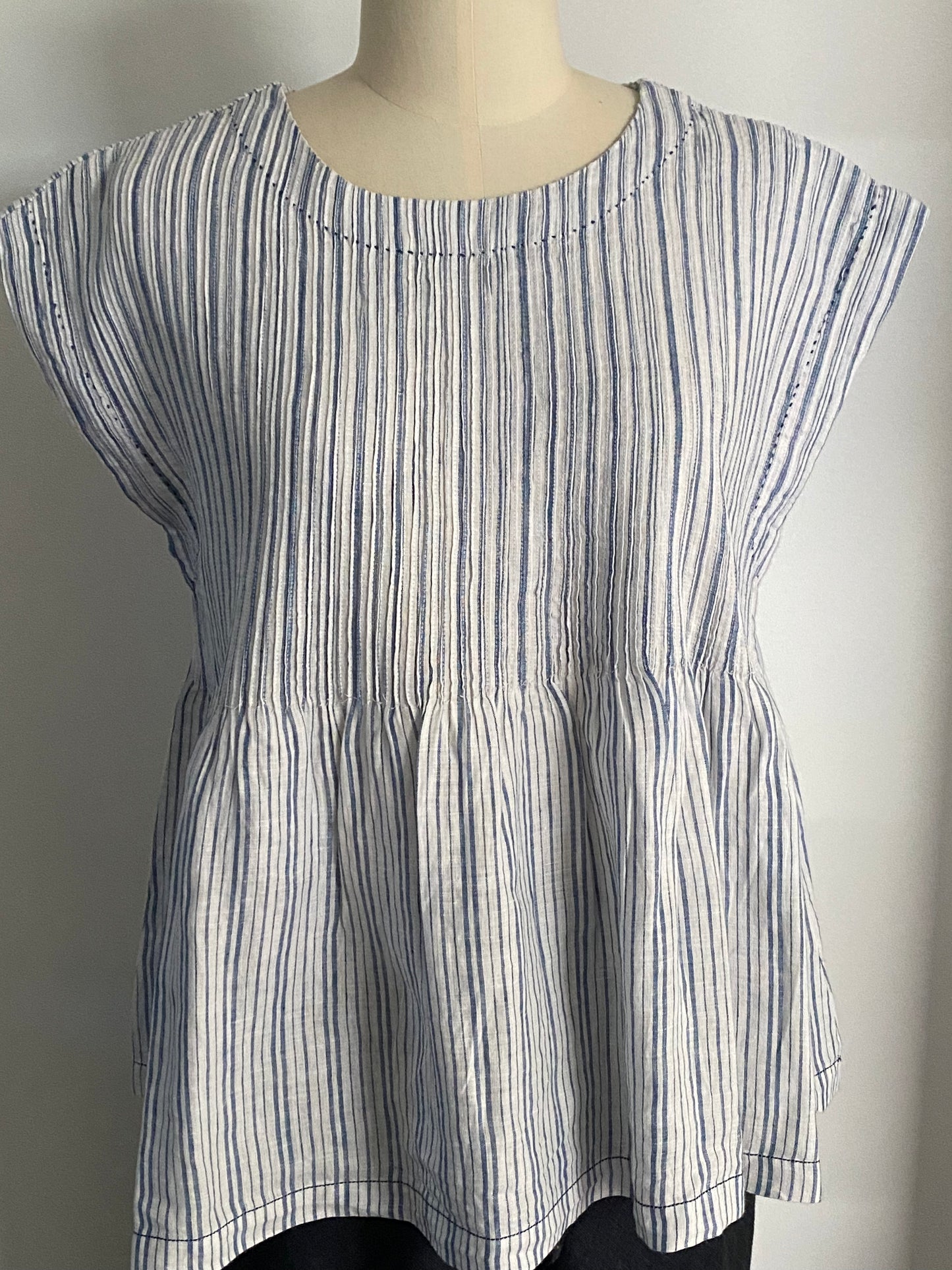 DVE - Rima Top - White Linen or Blue Stripe